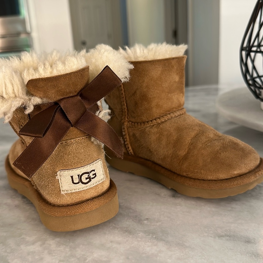 UGG Toddler Girls Mini Bailey Bow II Boot Size 9
